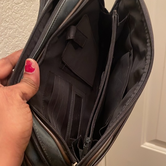 Carryland America please check all picture of condition - Picture 15 of 17